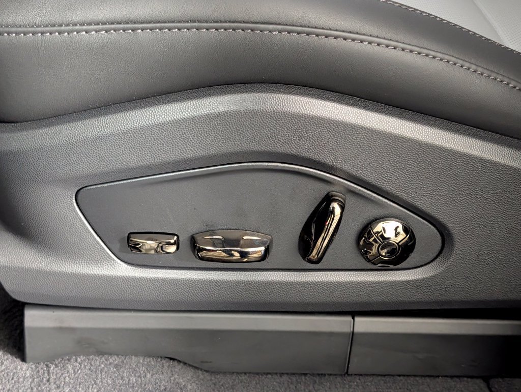 New 2026 Porsche Cayenne Turbo AWD/4WD image 29