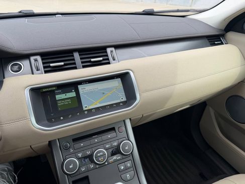 Used 2019 Land Rover Range Rover Evoque SE AWD/4WD image 16