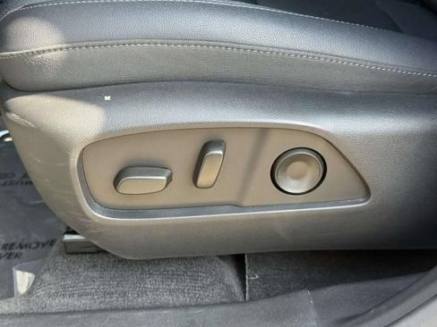 Used 2025 Chevrolet Equinox LT w/ Convenience Package II AWD/4WD image 12