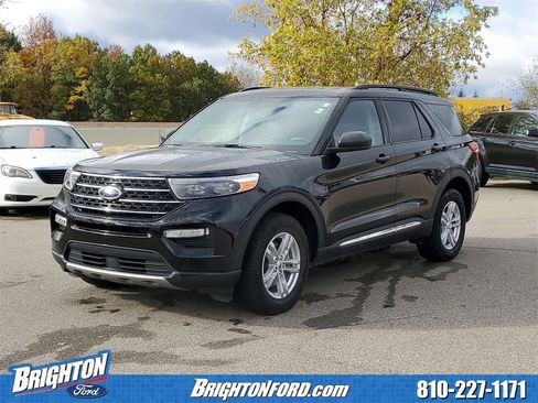 Used 2023 Ford Explorer XLT w/ Equipment Group 202A image 2