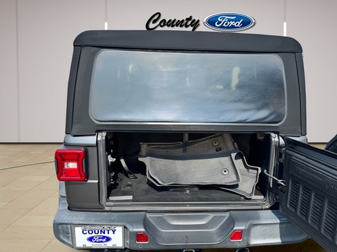 Used 2018 Jeep Wrangler Sport AWD/4WD image 30