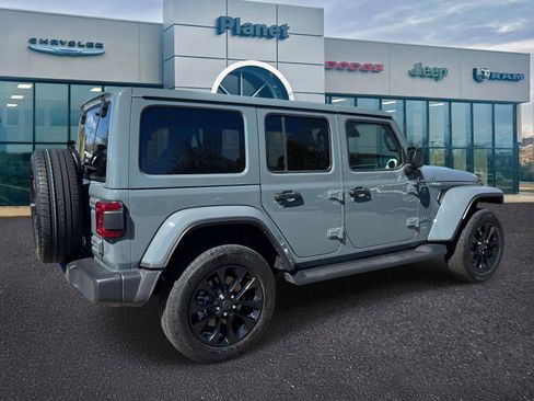 Used 2025 Jeep Wrangler Unlimited Sahara AWD/4WD image 2