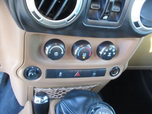 Used 2017 Jeep Wrangler Unlimited Sahara w/ Connectivity Group image 24