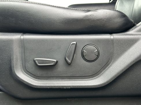 Used 2020 Ford F150 Lariat w/ Trailer Tow Package image 28