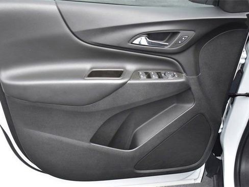 Used 2023 Chevrolet Equinox LT image 30