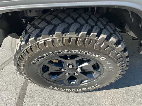 Used 2023 Jeep Wrangler Unlimited w/ Sun & Screen Package AWD/4WD image 12