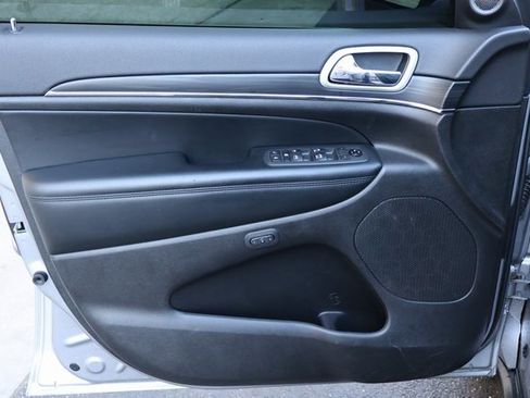 Used 2021 Jeep Grand Cherokee Limited image 17