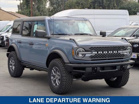 New 2025 Ford Bronco Badlands image 7