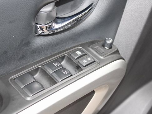 Used 2024 Nissan Titan SV w/ SV Convenience Package image 20