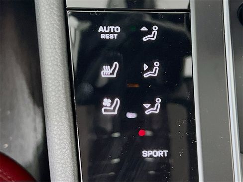 New 2026 Porsche Macan image 23