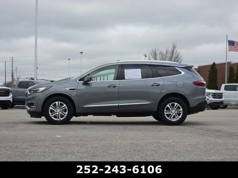 Used 2021 Buick Enclave Essence image 4