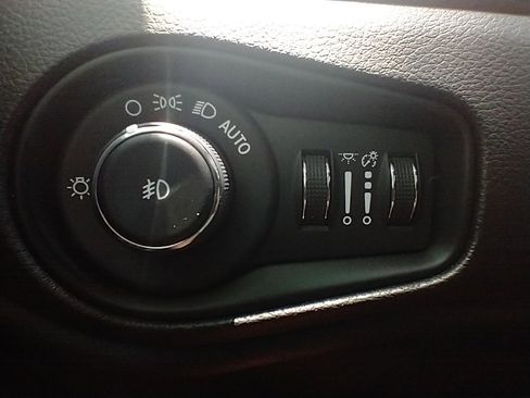 Used 2022 Jeep Renegade Latitude w/ Convenience Group image 24