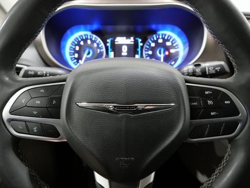 Used 2022 Chrysler Voyager LX image 15