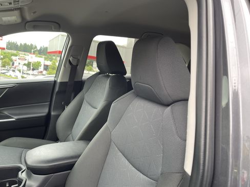 Certified 2025 Toyota RAV4 XLE AWD/4WD image 17