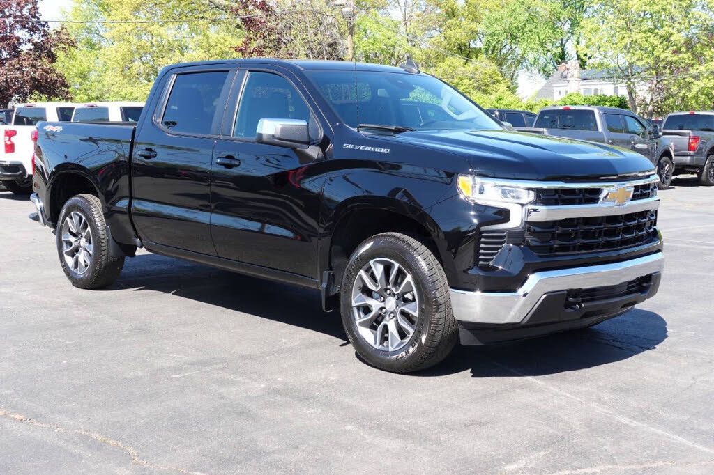 Used 2023 Chevrolet Silverado 1500 LT AWD/4WD image 5