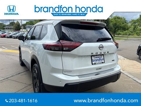 Used 2025 Nissan Rogue SV w/ SV Premium Package AWD/4WD image 4