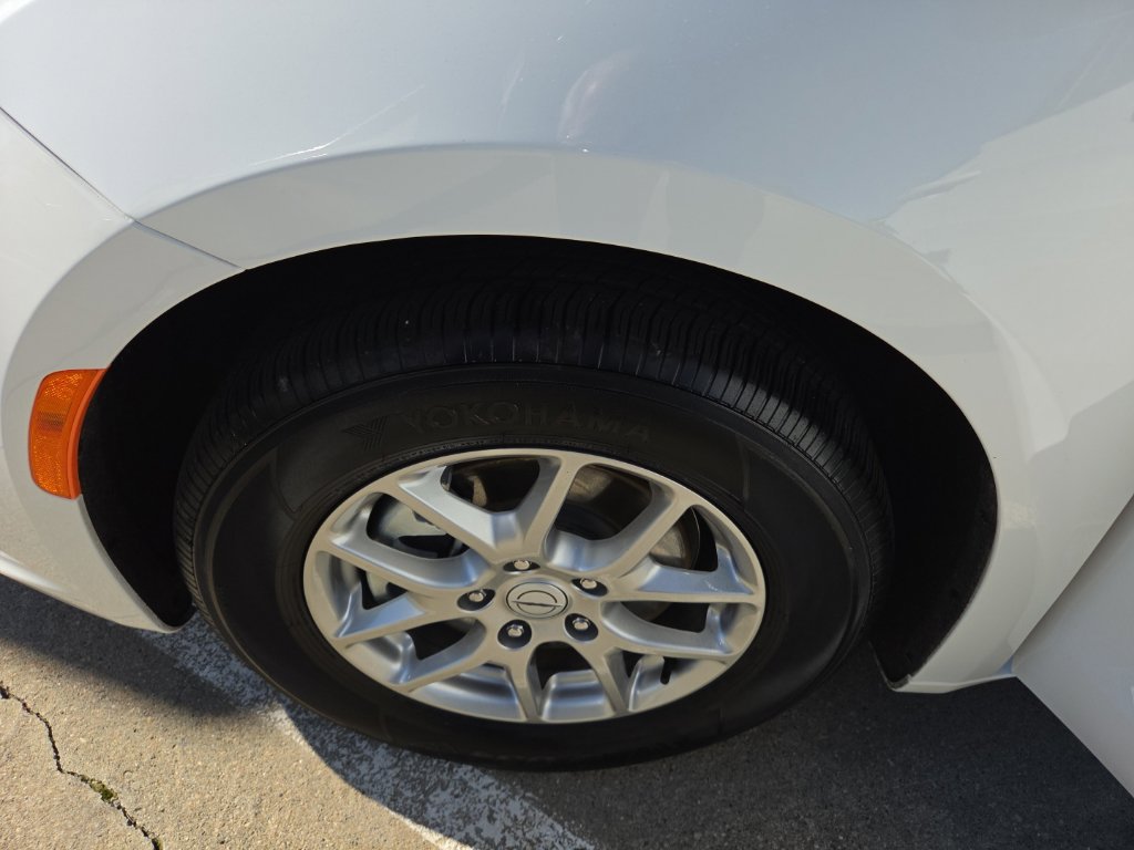 Certified 2026 Chrysler Pacifica Select FWD image 30