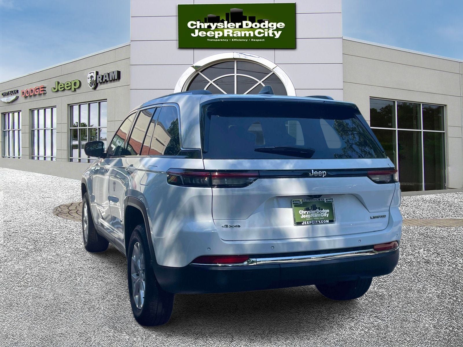 Used 2023 Jeep Grand Cherokee Limited AWD/4WD image 8