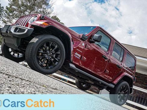 Used 2021 Jeep Wrangler Unlimited Sahara w/ Dual Top Group AWD/4WD image 4