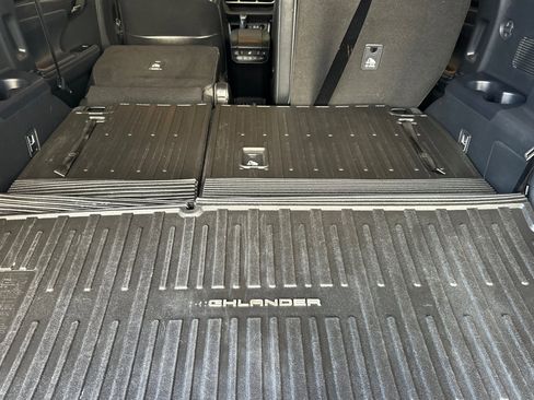 Used 2021 Toyota Highlander Platinum image 12