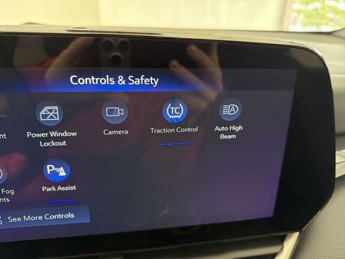 New 2026 Chevrolet Equinox LT w/ Convenience Package II FWD image 32