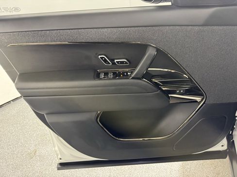 Used 2023 Land Rover Range Rover Sport SE image 11