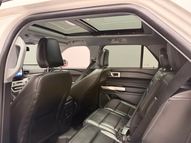 Used 2022 Ford Explorer XLT w/ Equipment Group 202A AWD/4WD image 21