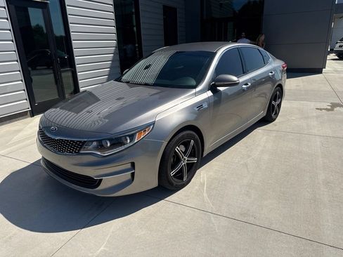 Used 2017 Kia Optima EX FWD image 2