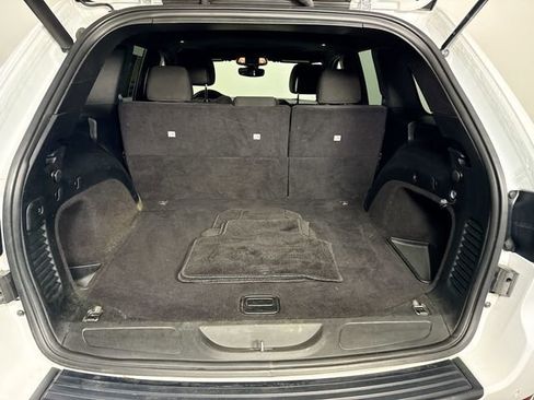 Used 2018 Jeep Grand Cherokee Laredo image 39