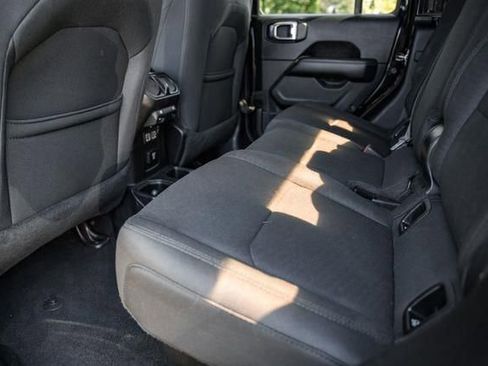 Used 2020 Jeep Gladiator Overland w/ Cold Weather Group image 33