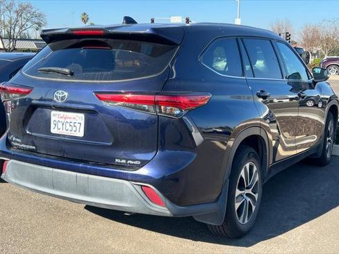 Certified 2022 Toyota Highlander XLE image 2