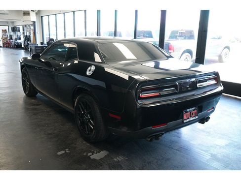 Used 2016 Dodge Challenger SXT RWD image 5
