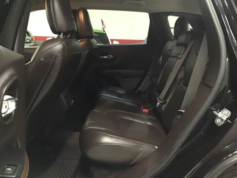 Used 2015 Jeep Cherokee Trailhawk w/ Comfort/Convenience Group AWD/4WD image 22