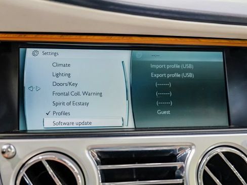 Used 2017 Rolls-Royce Wraith RWD image 48