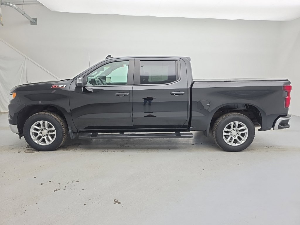 Used 2022 Chevrolet Silverado 1500 LT w/ Z71 Off-Road Package AWD/4WD image 5