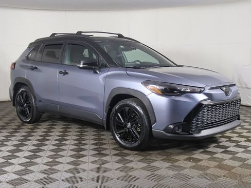 Used 2024 Toyota Corolla Cross AWD Hybrid image 2
