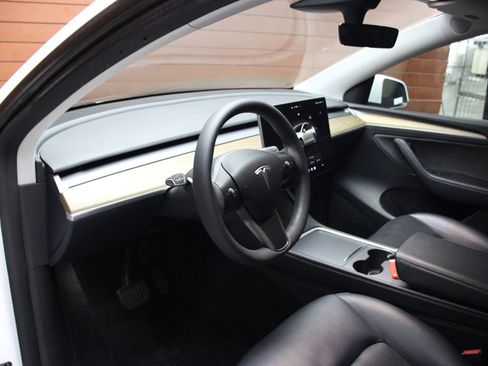 Used 2023 Tesla Model Y 2WD image 21