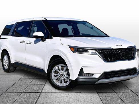 Certified 2024 Kia Carnival LX image 2