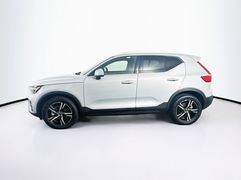 Used 2025 Volvo XC40 B5 Core AWD/4WD image 4