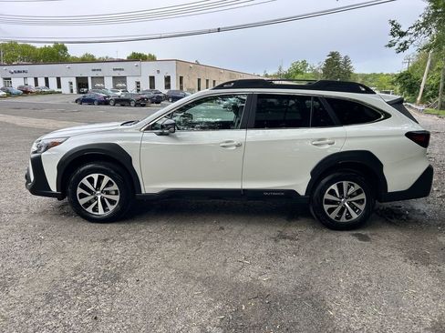 Certified 2025 Subaru Outback Premium AWD/4WD image 5