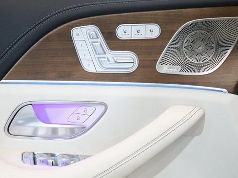 Used 2024 Mercedes-Benz GLE 580 4MATIC image 3