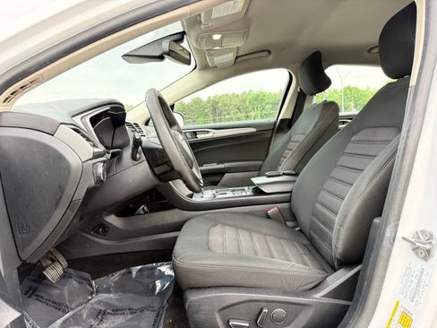 Used 2019 Ford Fusion SE FWD image 11