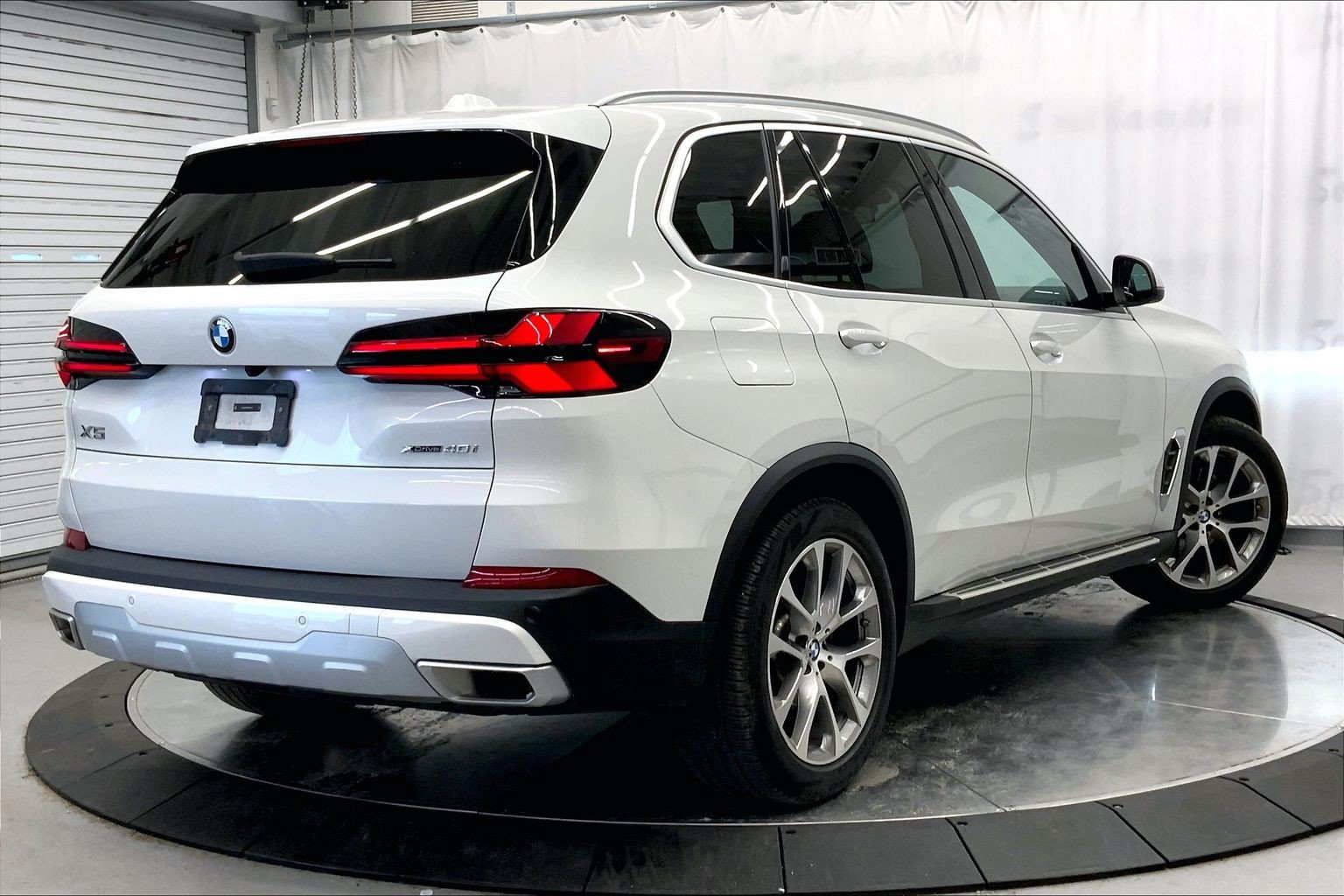 Used 2024 BMW X5 xDrive40i w/ Premium Package AWD/4WD image 7