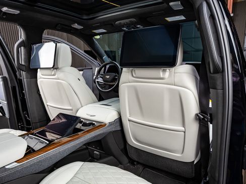 Used 2025 Cadillac Escalade Sport Platinum image 32