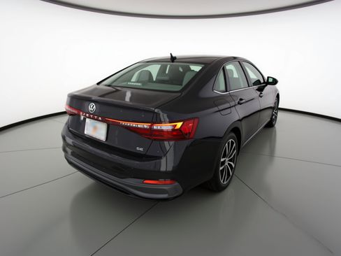 Used 2025 Volkswagen Jetta SE image 9