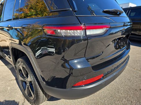 New 2025 Jeep Grand Cherokee Limited w/ Black Appearance Package RWD image 36
