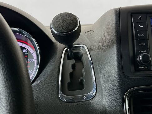 Used 2018 Dodge Grand Caravan SE w/ UConnect Hands-Free Group image 19