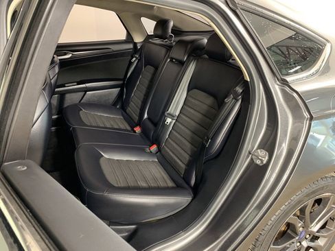 Used 2018 Ford Fusion SE w/ Equipment Group 201A image 30