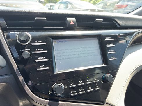 Used 2019 Toyota Camry LE FWD image 8