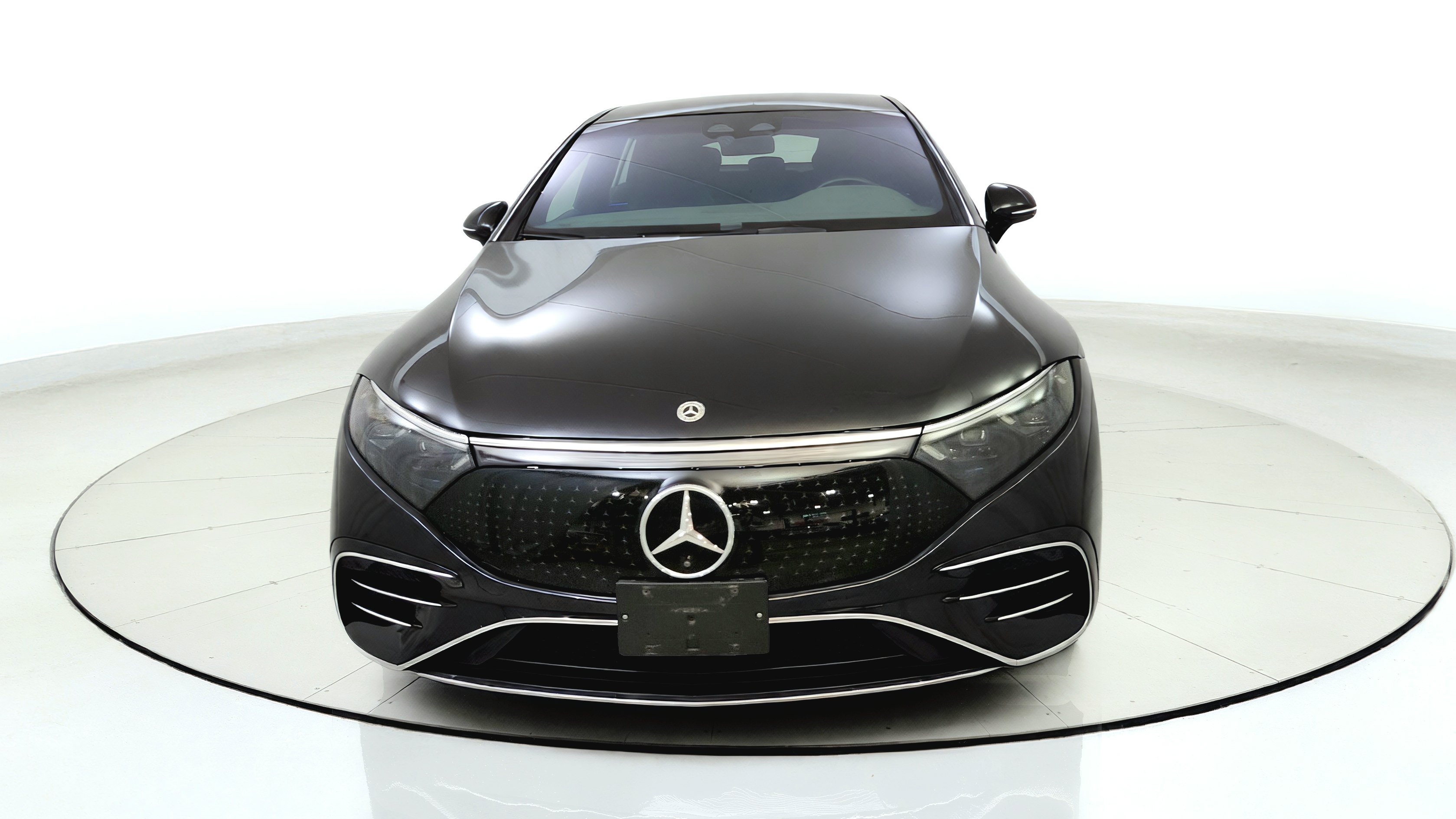 Used 2022 Mercedes-Benz EQS 580 4MATIC Sedan w/ Winter Package image 2